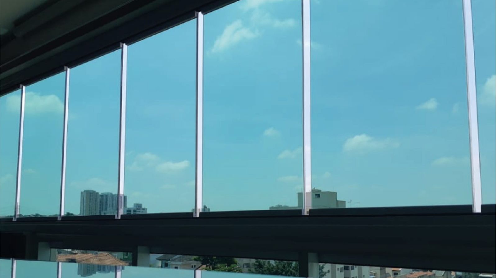 Películas de Proteção Solar para Lojas e Vitrines: Proteção e Estilo para o Seu Negócio