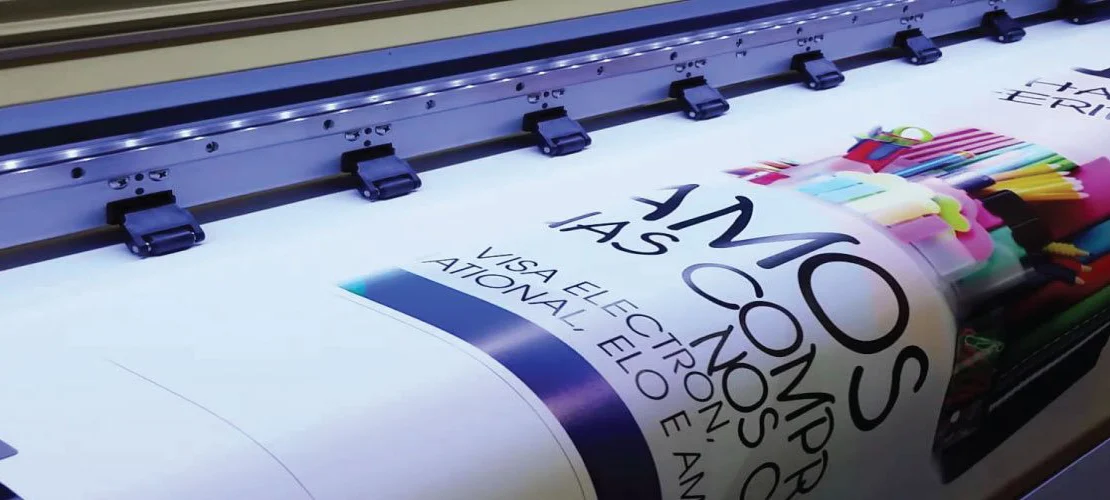 Vinil Adesivo para Impressão Digital: Precisão e Impacto Visual