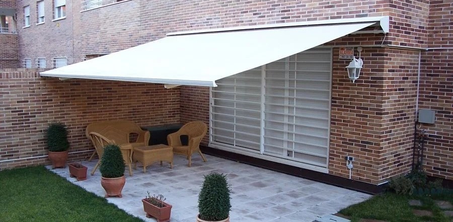 Como Escolher a Lona para Toldo Ideal para sua Varanda ou Quintal