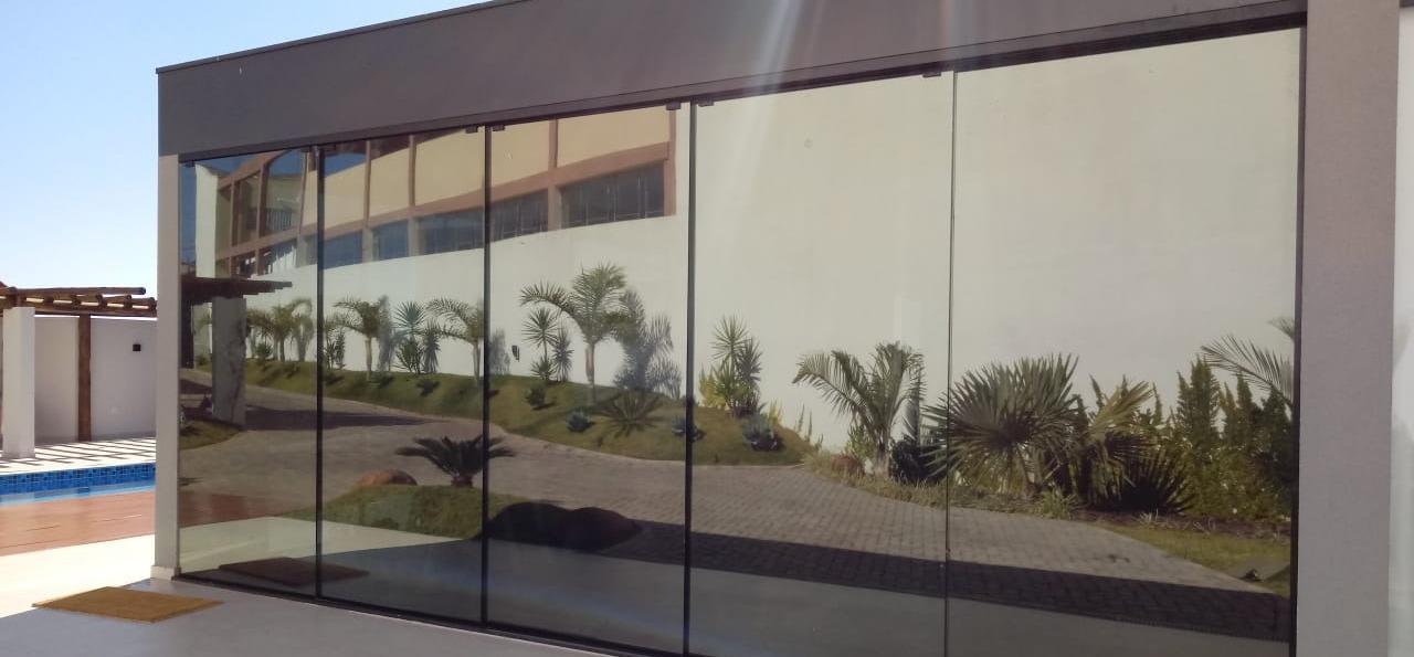 Guia Completo sobre Películas de Segurança e Privacidade para Vidros