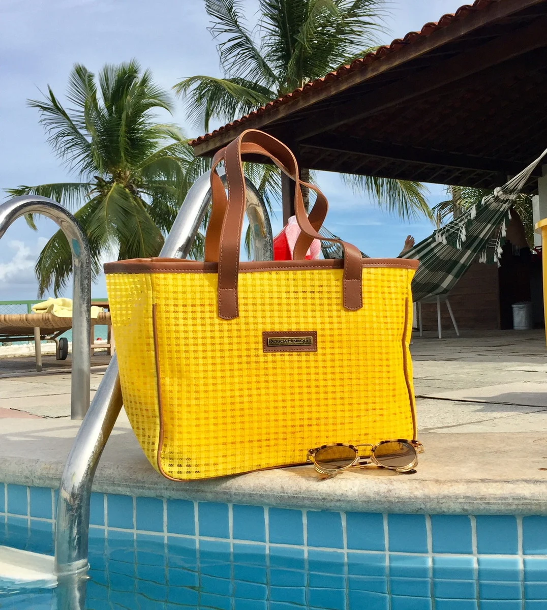 Telas sintéticas para bolsas de praia: praticidade e estilo para o seu verão