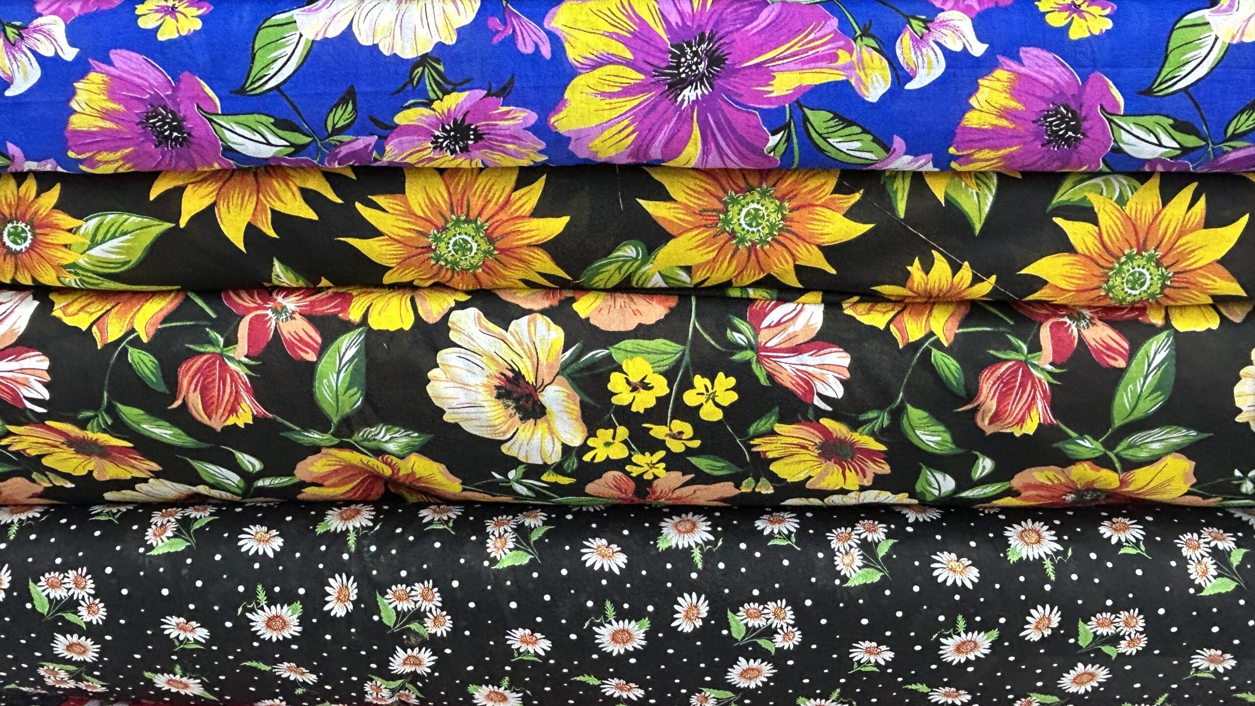 Tecidos para decoração de eventos juninos: como criar painéis, mesas e cenários