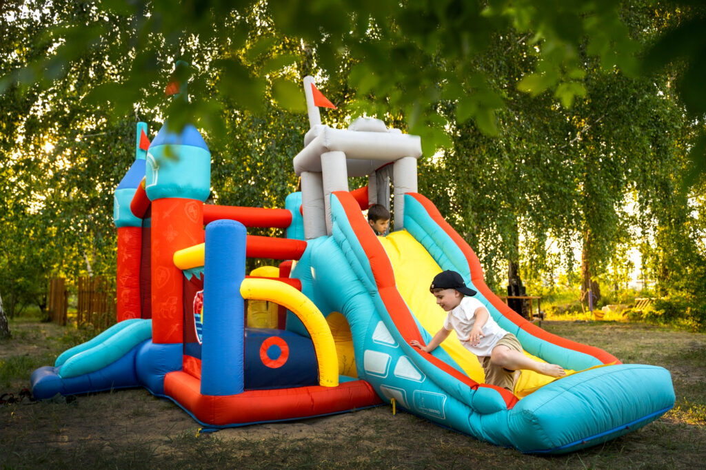 Lona para brinquedos infláveis: o que avaliar antes de escolher o material